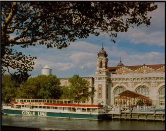 Circle Line Tour Boat in CIELAB-encoded TIFF Format